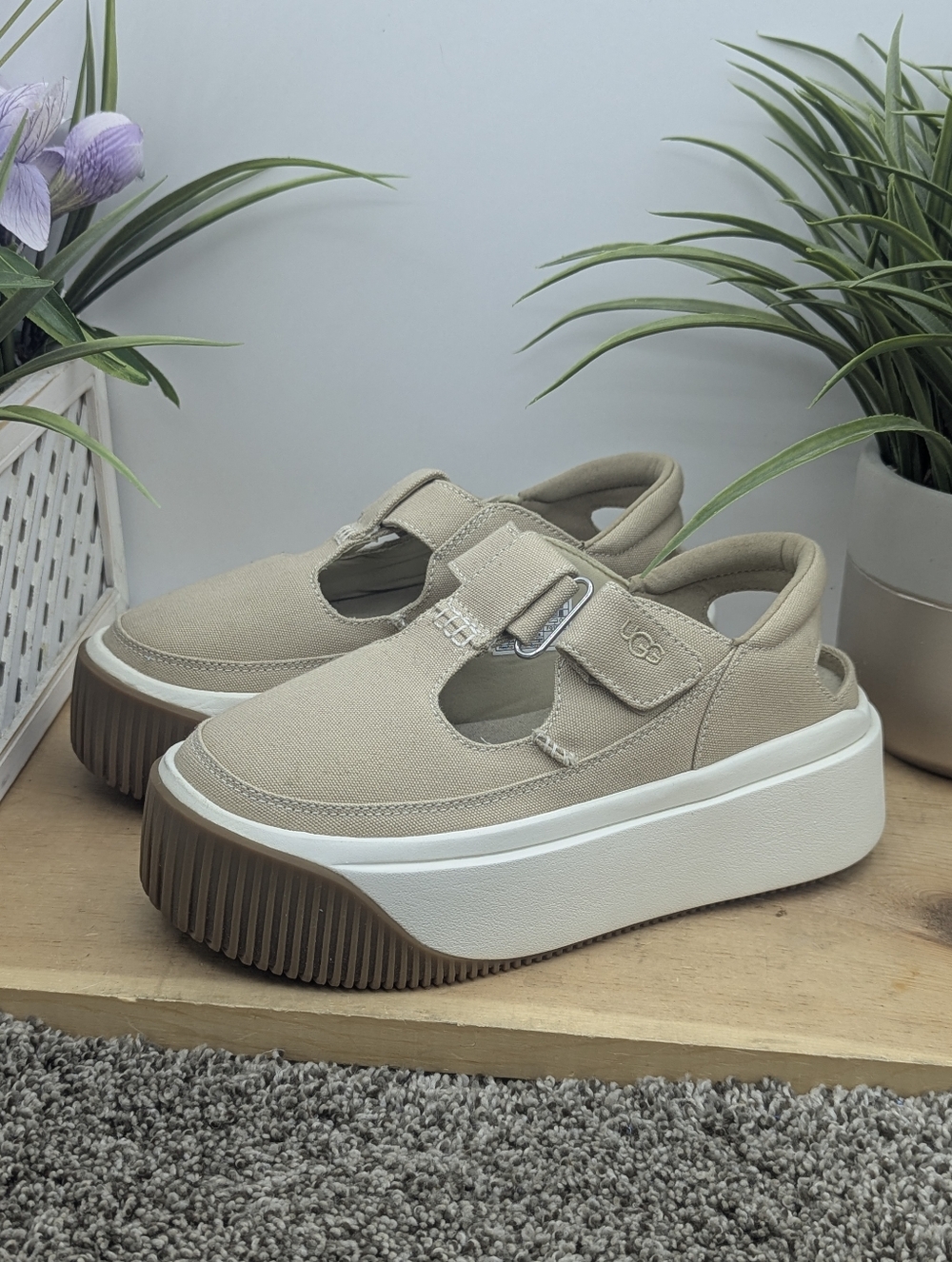 UGG EZ Duzzit Hook And Loop Strap Women's Size 5.5 Platform Summer Shoes **FIRM*